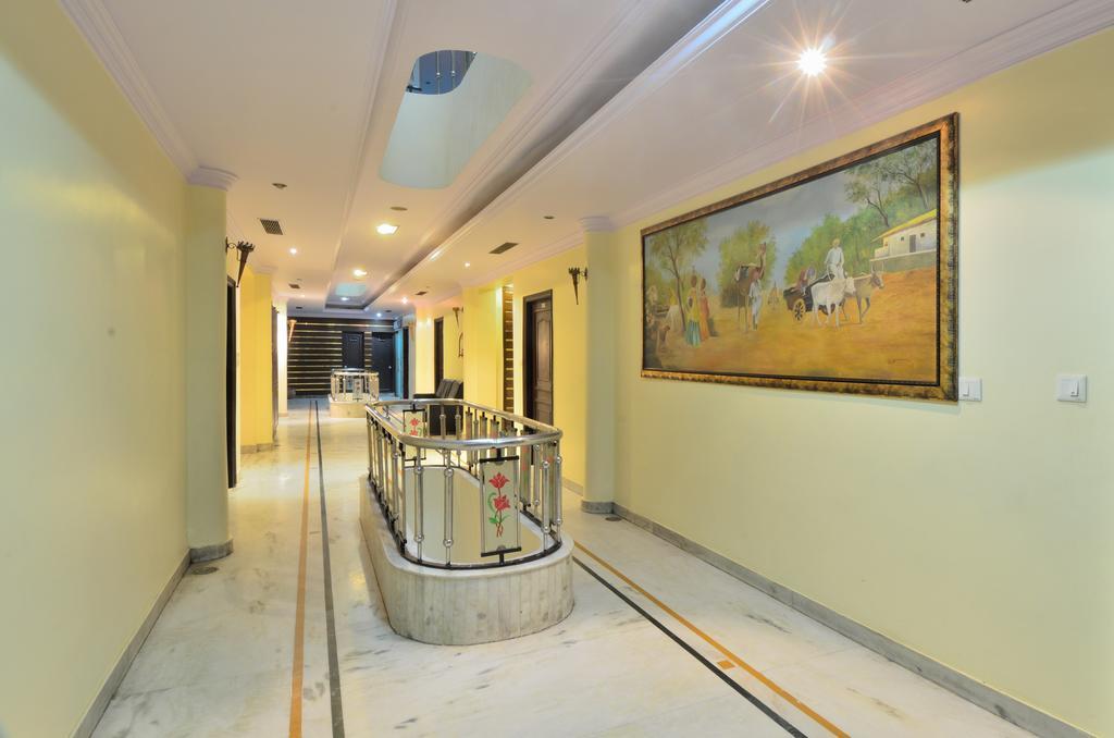 Hotel Roopa International Амритсар Экстерьер фото