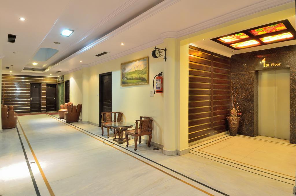Hotel Roopa International Амритсар Экстерьер фото
