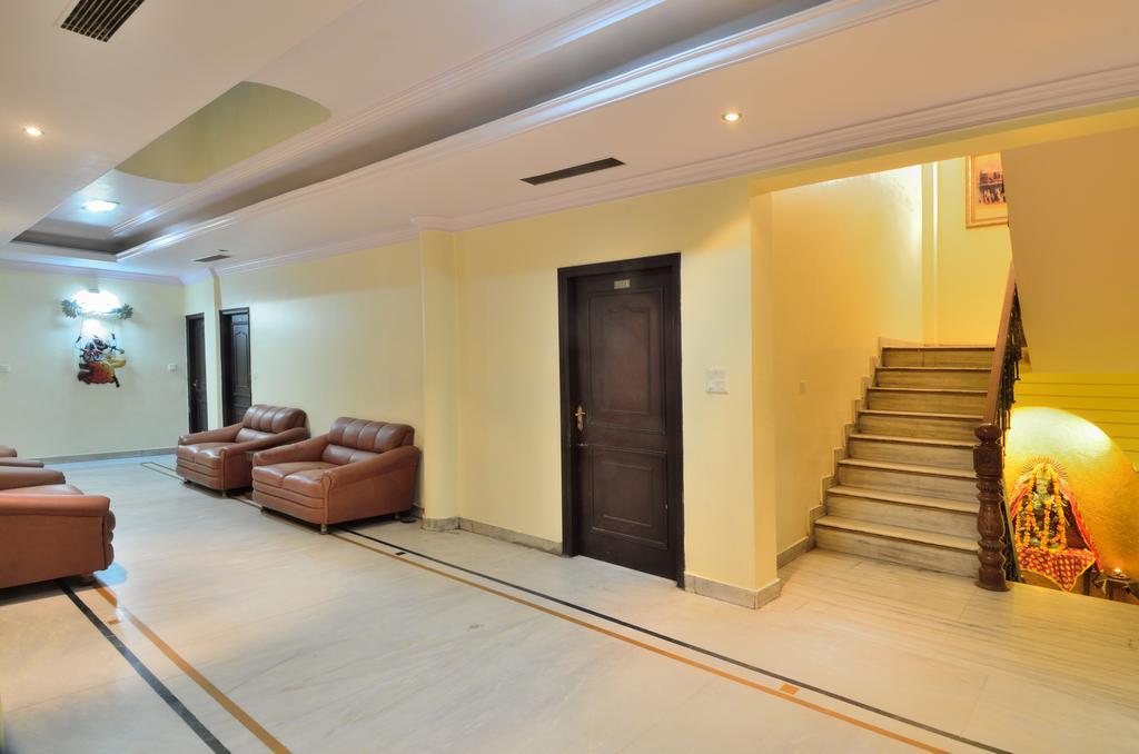 Hotel Roopa International Амритсар Экстерьер фото
