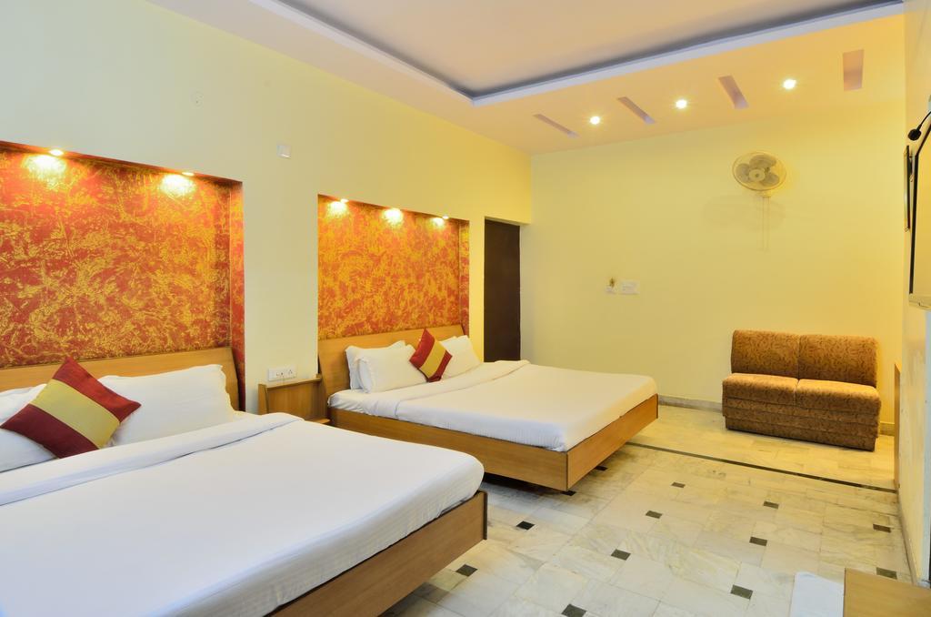 Hotel Roopa International Амритсар Экстерьер фото