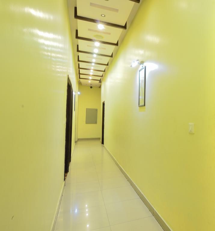Hotel Roopa International Амритсар Экстерьер фото